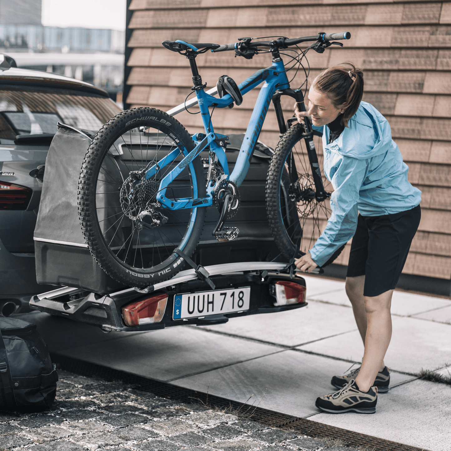 foldable towbar carrier cargo black
