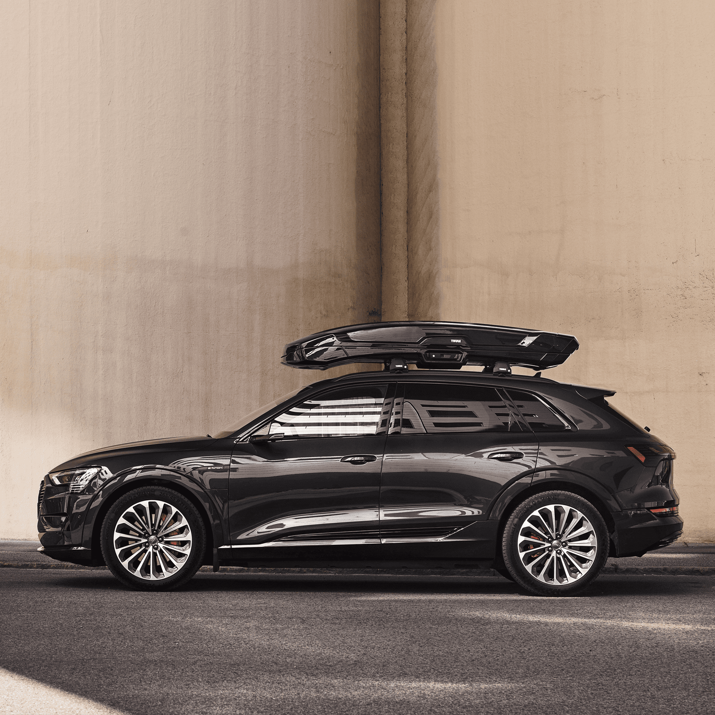 roof box black metallic